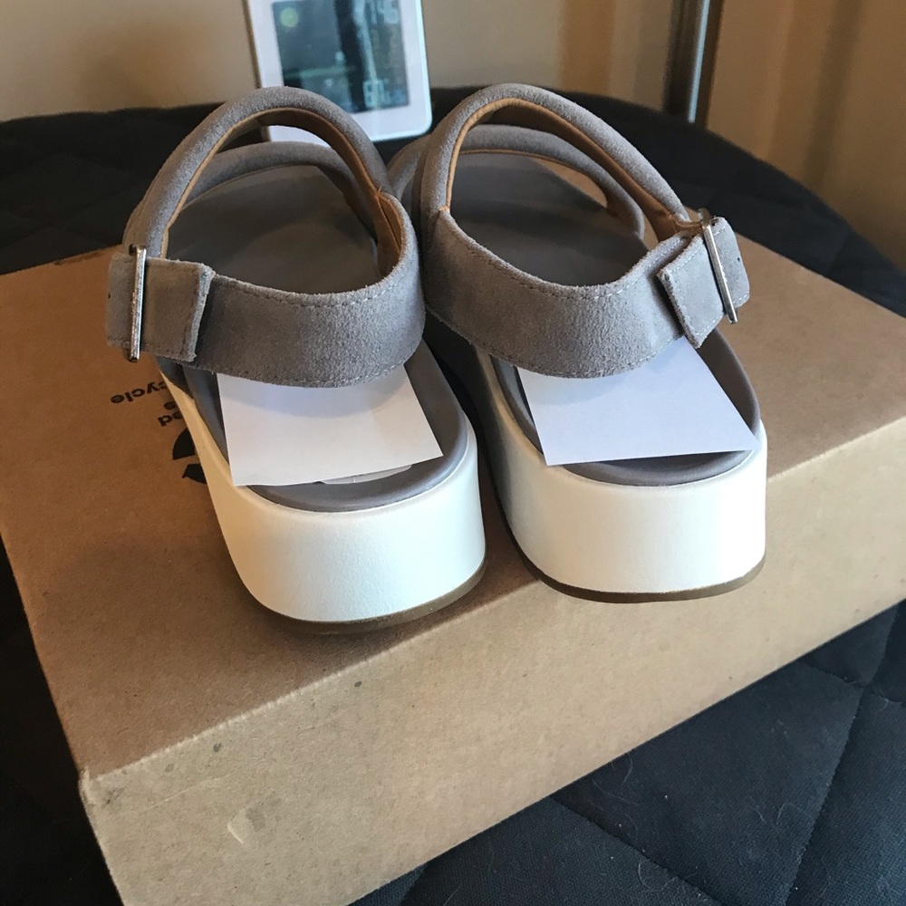 Ugg sandals - Picture 3 of 5